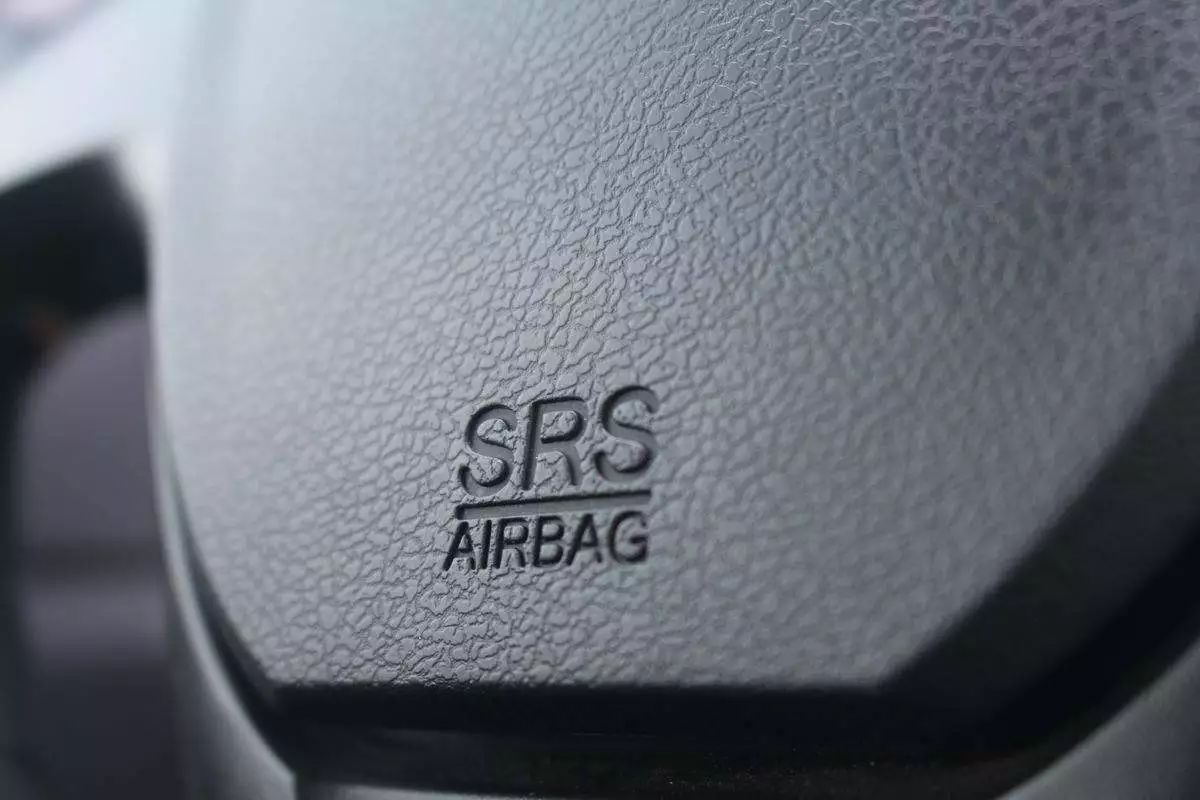 灵感来自女人的假胸?关于汽车的安全气囊你不知道的那些事