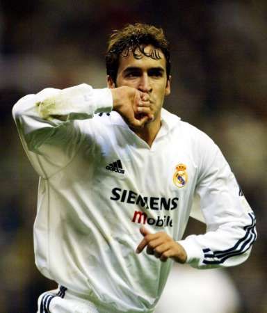 传奇永不谢幕英雄永不迟暮,足球传奇永不谢幕