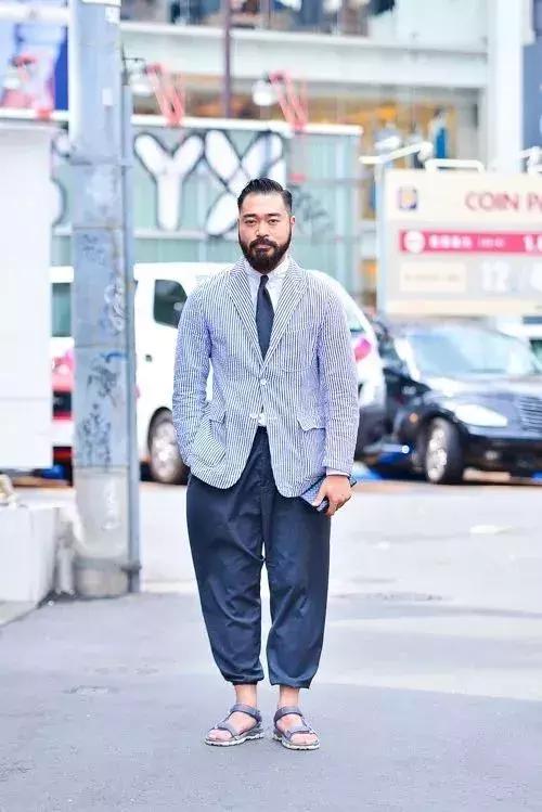 穿衣搭配微胖男生成熟稳重,穿衣搭配微胖男生冬天