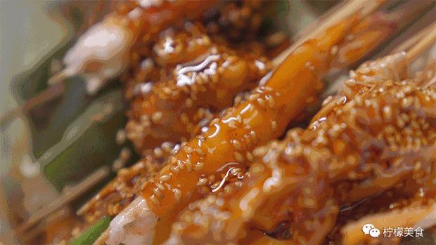 开在湖边的男团串串,我连店名都不会读