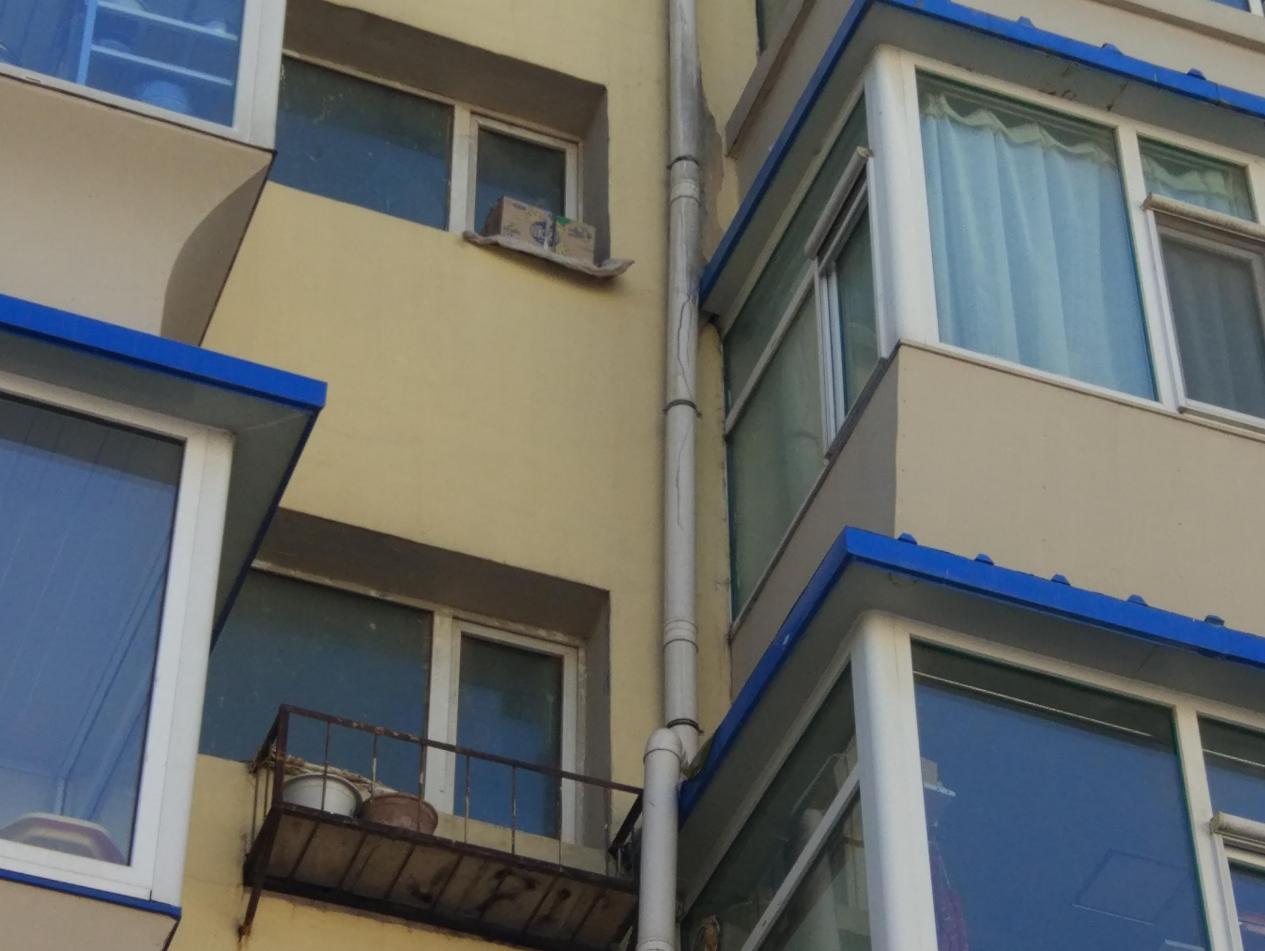 阳台很臭不知道臭味来源,阳台臭找师傅怎么找