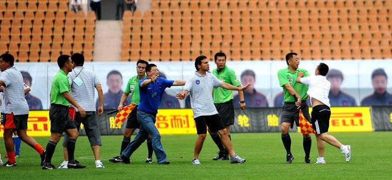 国内足球存在的问题,足球赛场最严重犯规