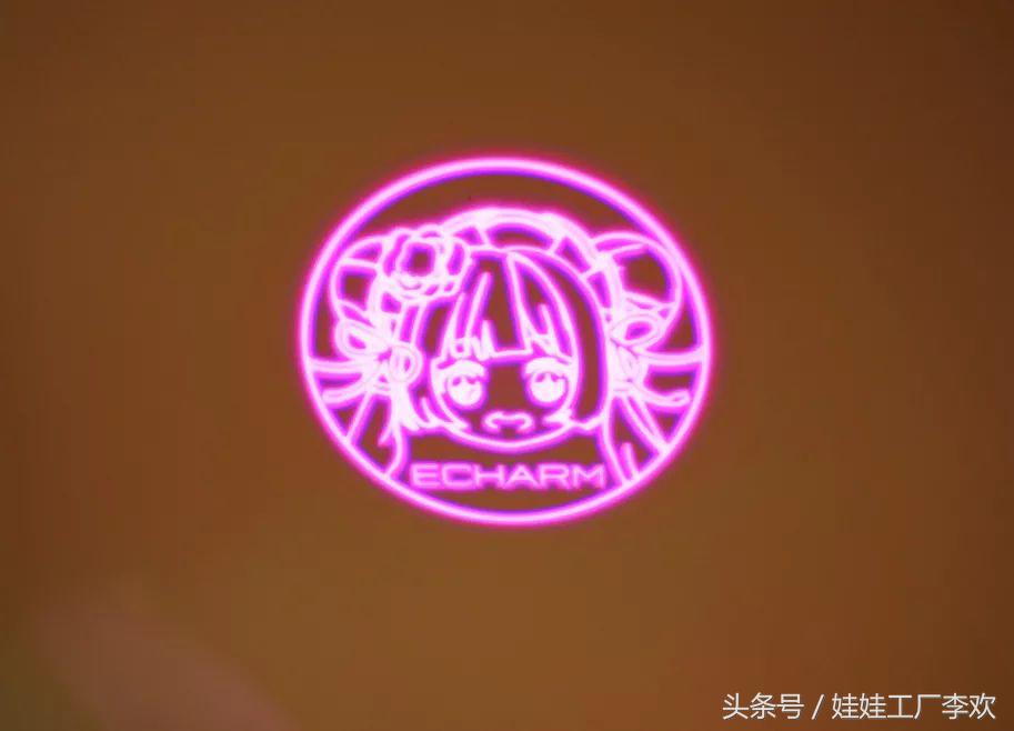 跟踪两位美少女进入酒店……发现了了不得的新天地！