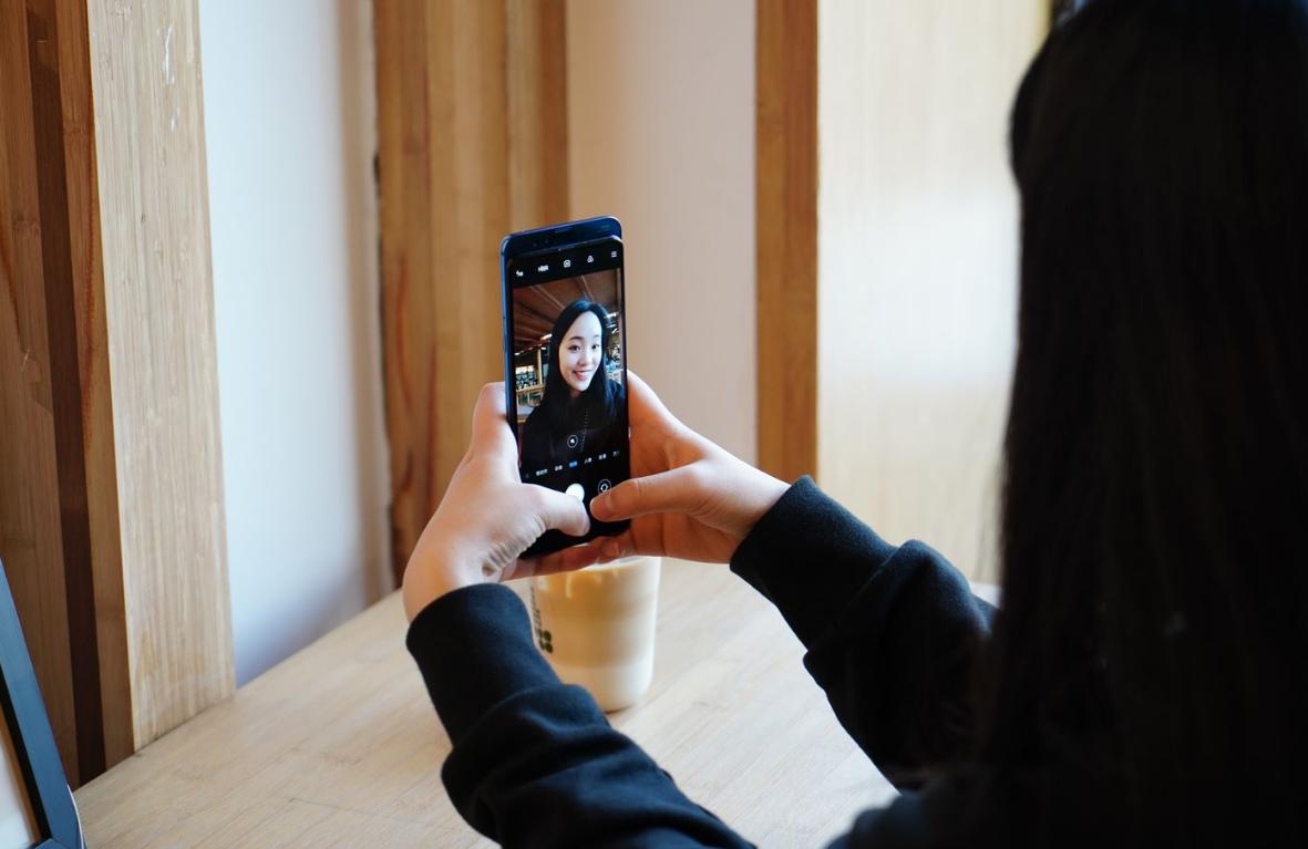 小米mix3磁滑盖,小米mix3滑屏测评