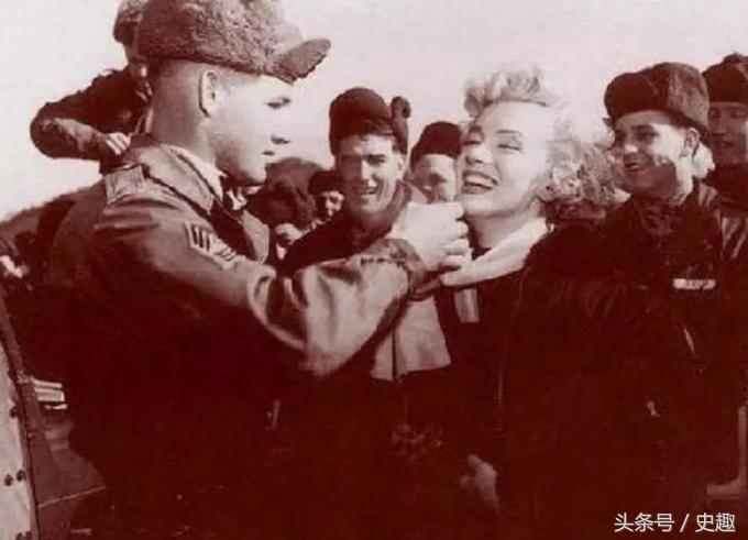 全世界都追捧的一个女人，随手扯麻袋玩性感，一封信卖4万多美元