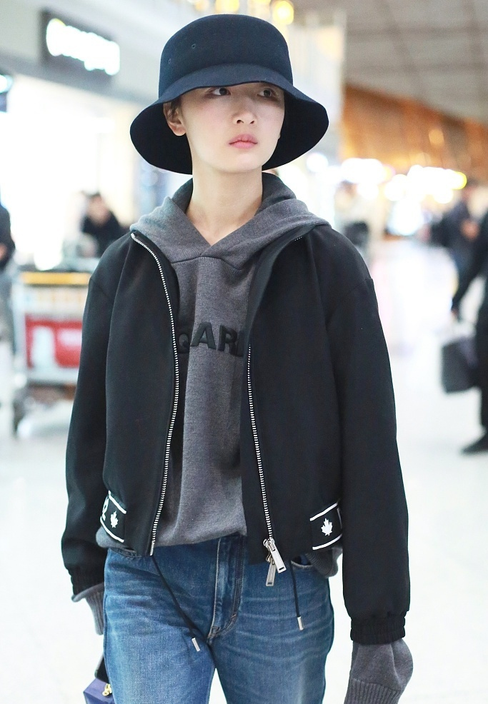 26岁周冬雨自信正视平胸,“我的胸是和我的身材匹配的!”