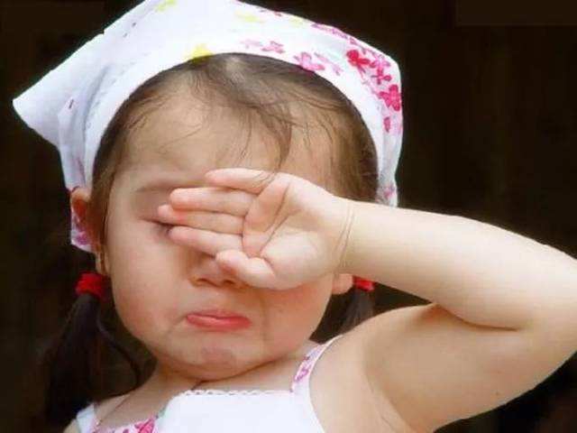 误食耳屎会成哑巴吗,误食耳屎会坏嗓子吗