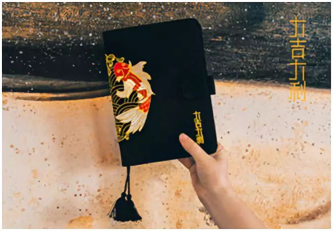 2018ADM有一张可以睡100人的床，大家躺平纯聊天……