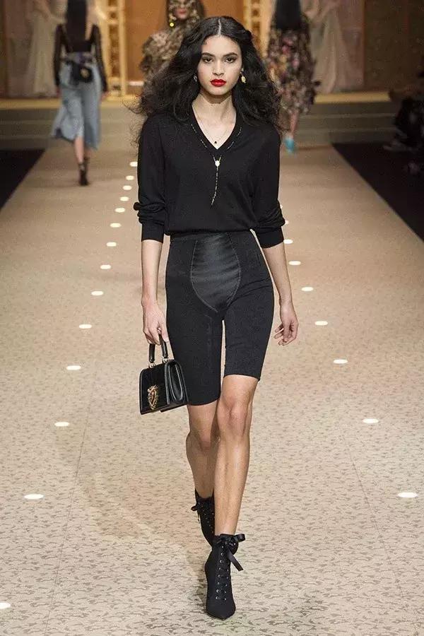 谜之时尚！看完2018年度大牌的奇葩单品，从来没这么心疼过有钱人