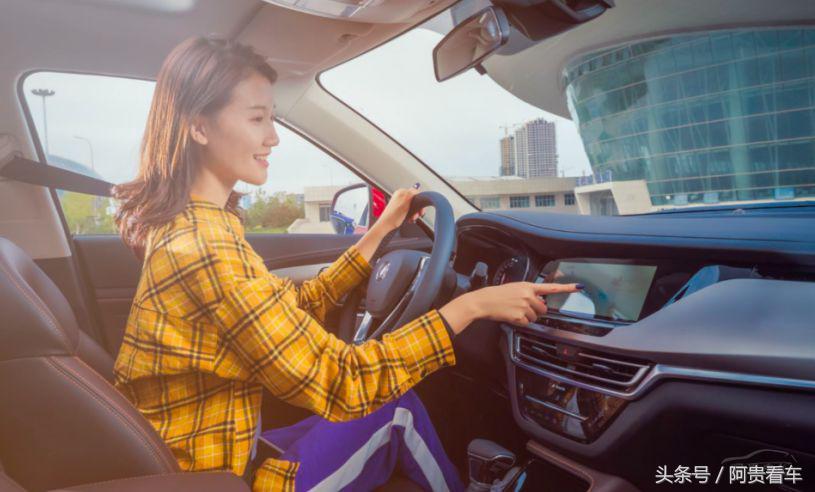 这款小型SUV预售价7.5万起，配1.6L+6AT，0.7秒可完成换挡