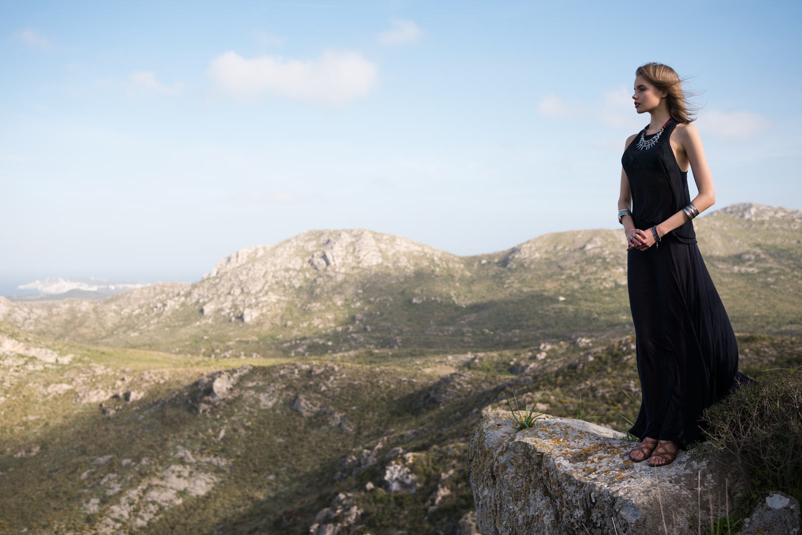 腾龙性价比最高的大变焦镜头推荐,腾龙35mm1.8定焦镜头值得买吗