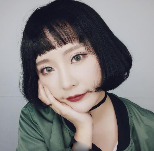 圆脸短发女生适合的简单发型扎法,圆脸女生头发少适合的短发减龄