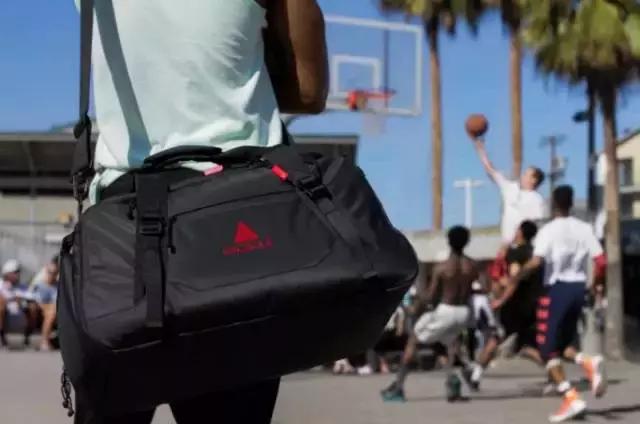 外国人发明悬浮背包的视频,美国人发明的一个小玩意