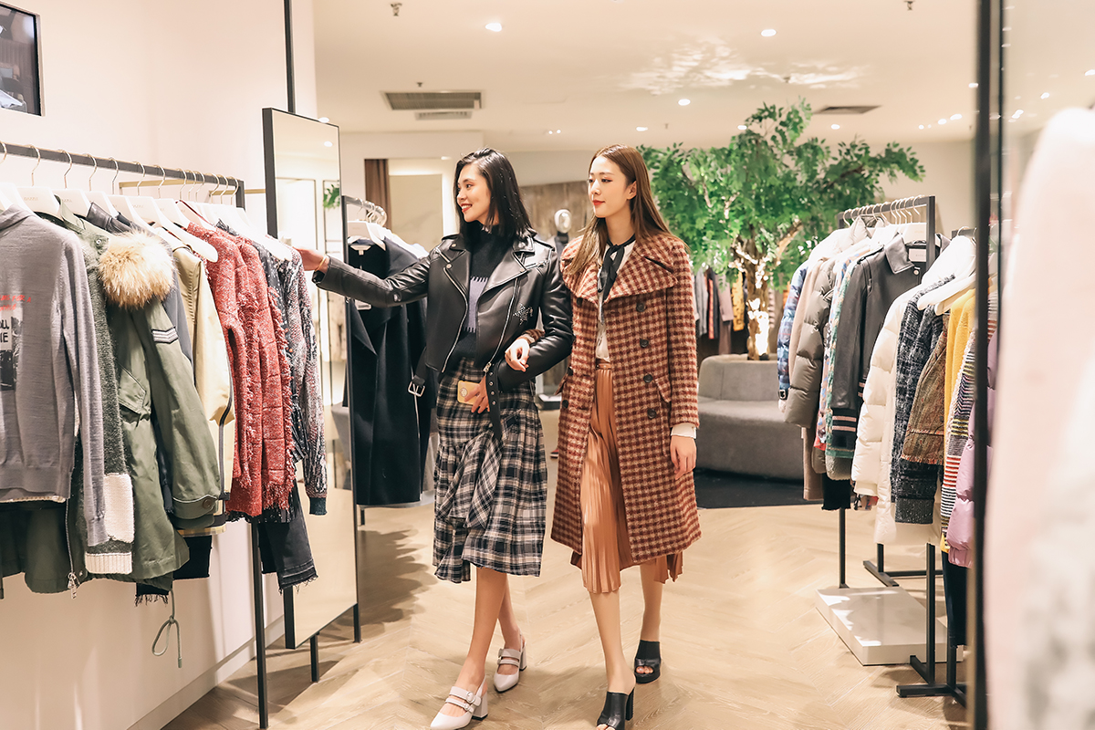 重庆网红打卡解放碑,打卡网红地洪崖洞解放碑