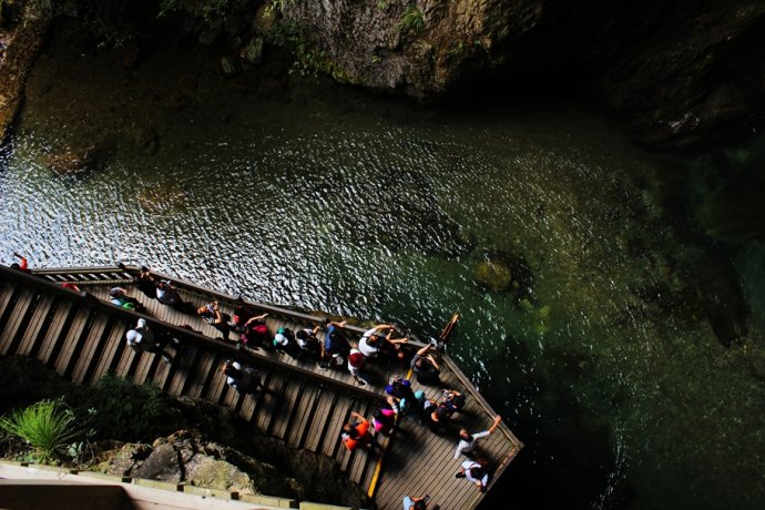 天生桥自然成形的石桥,天生桥喀斯特