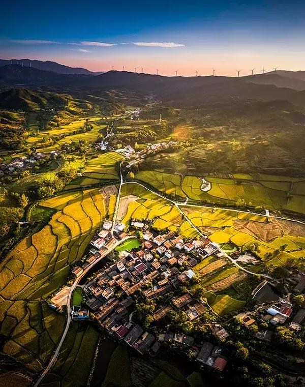 大悟,一个和婺源相媲美的地方,等了一整年的最红秋色终于来了!