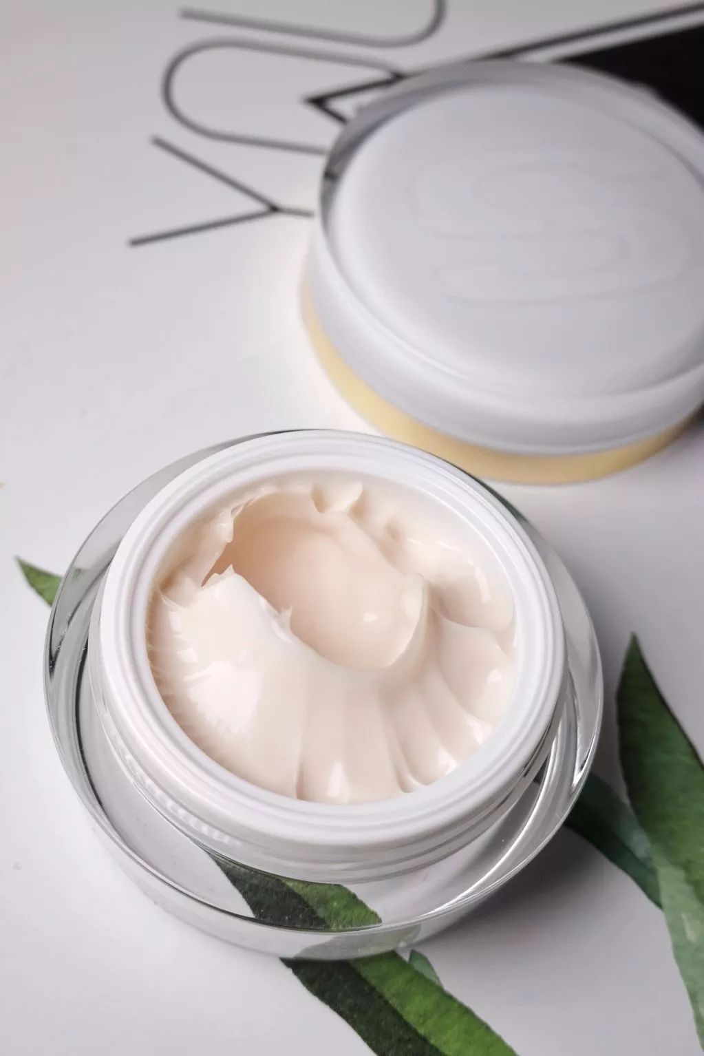 比眼霜管用的眼部保养手法,让眼睛不老的秘密眼霜