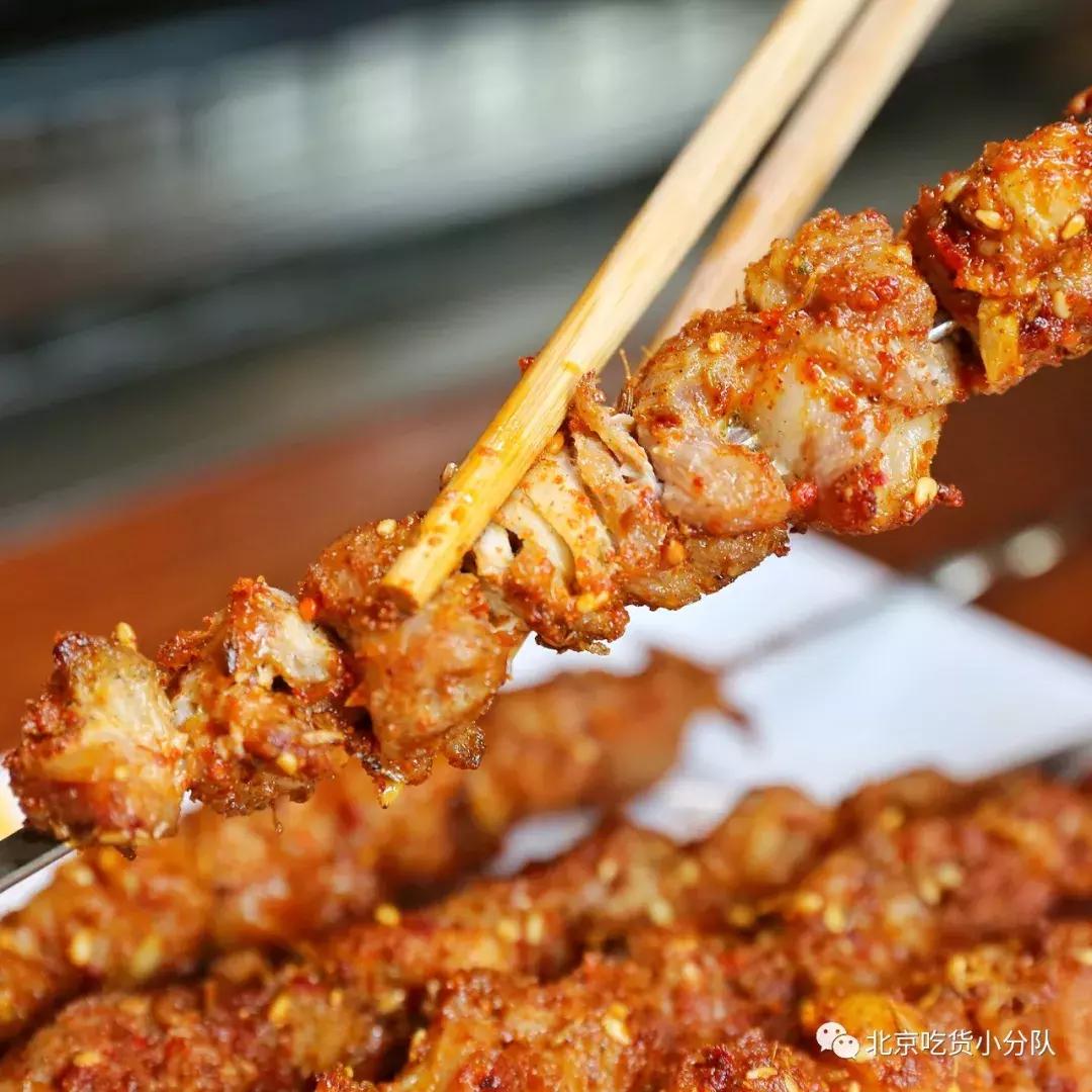 东北铁锅炖大缸烤串,东北大缸烤串视频