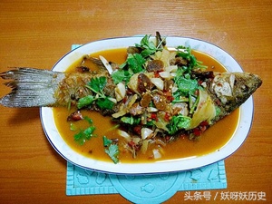 草鱼的家常做法炖鱼不放辣不放酒,郫县豆瓣酱炖鱼家常做法