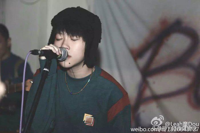 菲已入佛，唯已成仙，留童一个在人间