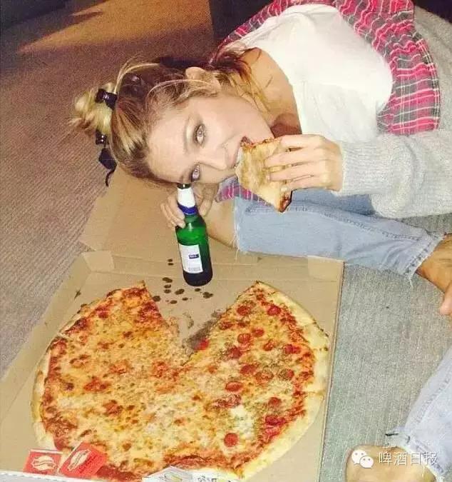 维密天使也喝啤酒!