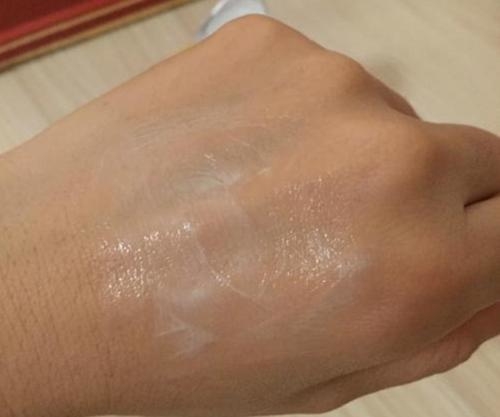 佰草集的大白泥面膜里面带的泡沫,佰草集大白泥面膜典萃版与瓷意版