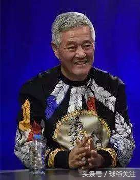 郭德纲纪梵希穿出地摊货感觉,郭德纲穿纪梵希对比照