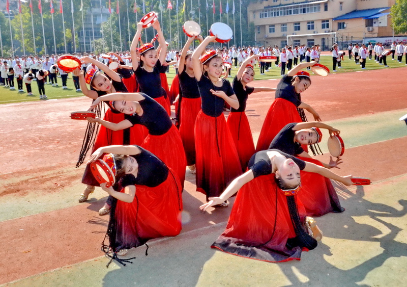 恩施市实验小学足球比赛,建始县实验小学2023运动会