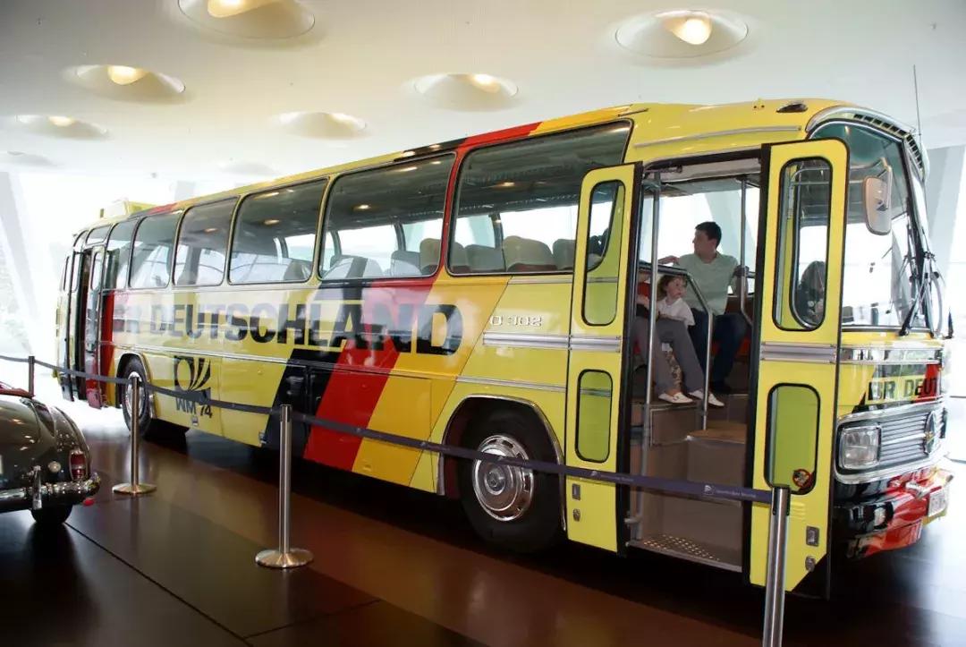 世界杯参赛队的大巴车，也是一门大生意