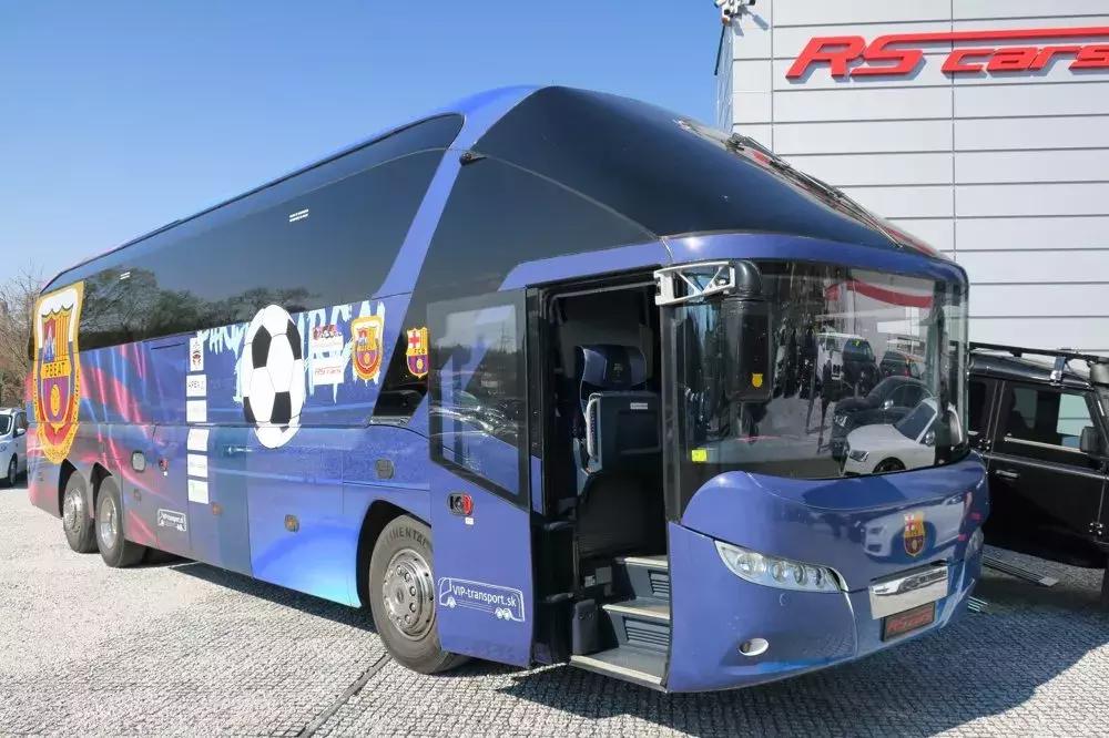 世界杯参赛队的大巴车，也是一门大生意