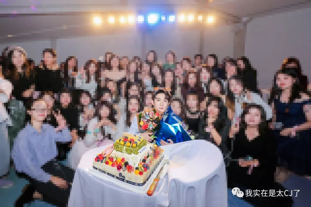 没想到是以这样的形式上了热搜