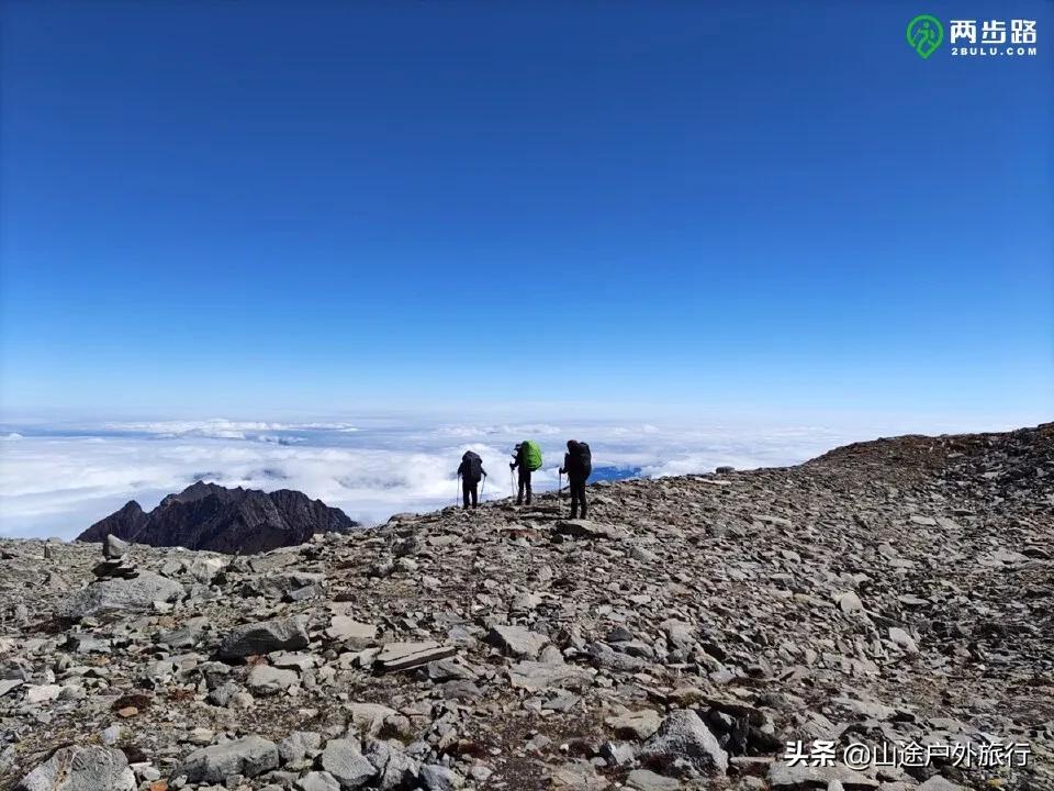 户外爬山三大忌讳,户外有风险爬山需谨慎量力而行