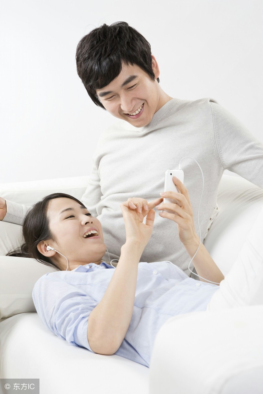 2个月的宝宝夜里总哭闹怎么办？4个哄睡好方法，让宝宝安睡整夜