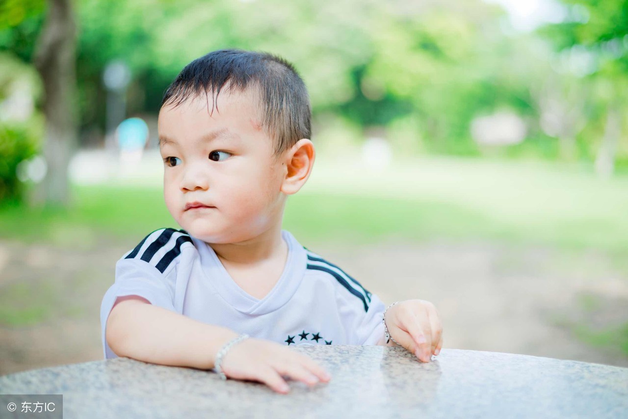 宝宝扁头如何矫正头型,定型枕婴儿枕头0-1岁防偏头扁头