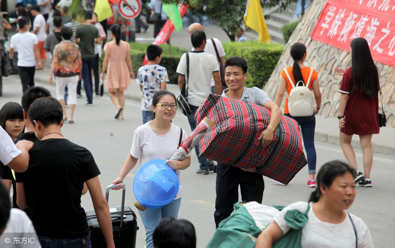 大学消费和社会消费,大学生消费差距有多大
