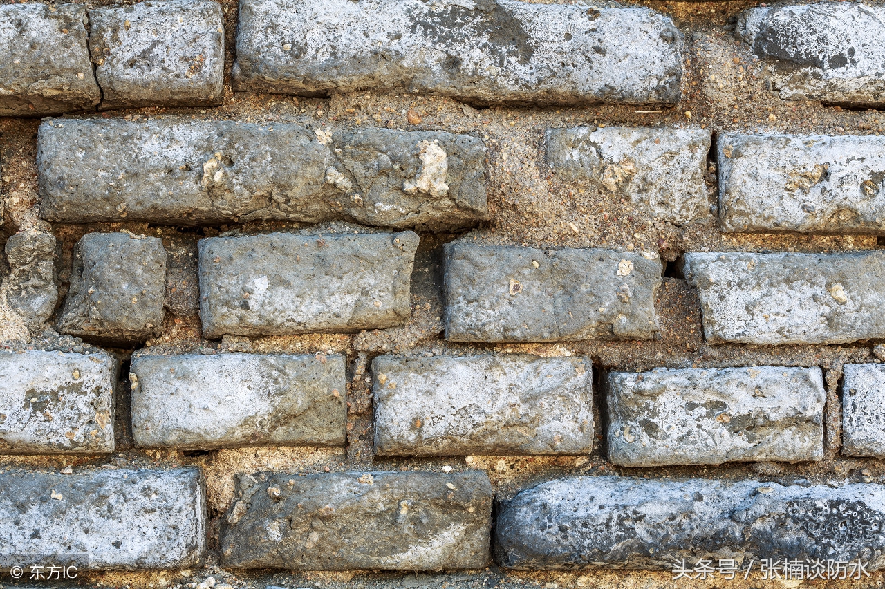 返碱起皮的墙面治理办法,想挡住墙体返碱用什么办法