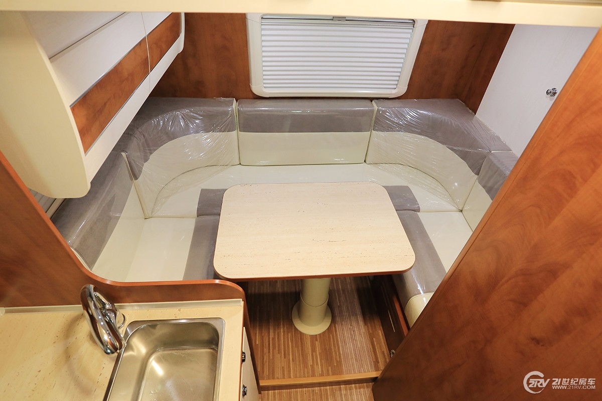 同级别车型谁敢跟它比轻量化！双会客区，实拍亚特plasy631房车