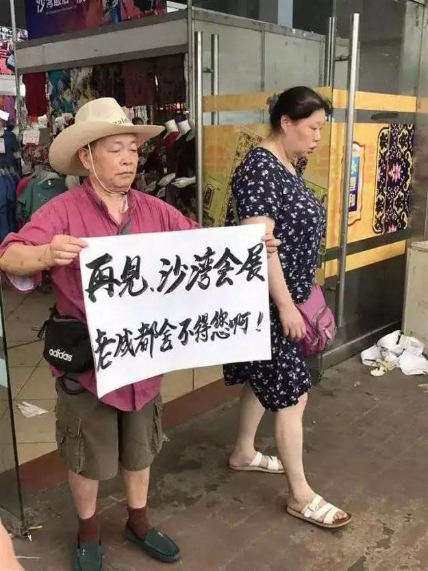 疫情之前，我们去年货展销会转了转