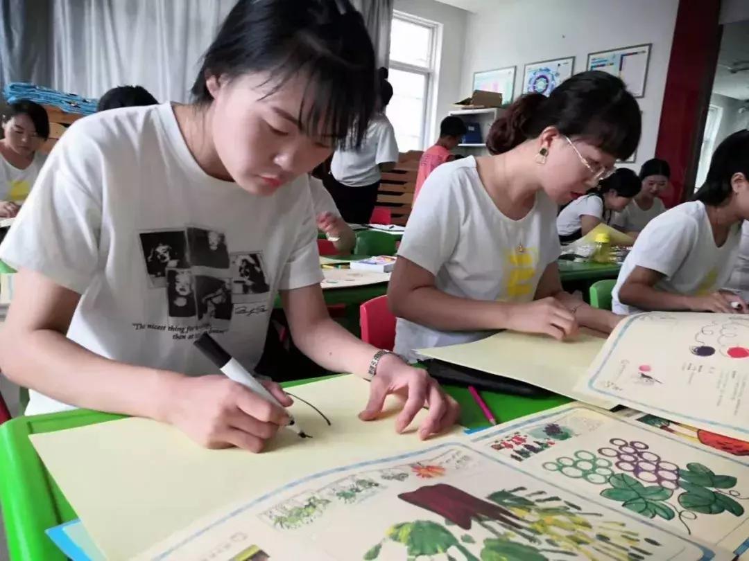 师爱如蜜，用心铺开童话之路，格林童话幼儿园喜迎开学季