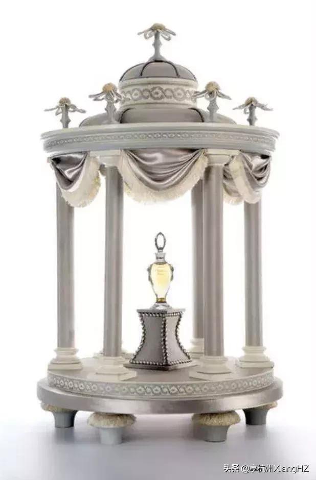 迪奥1997旗袍秋冬大秀 (迪奥1953时装展图片)