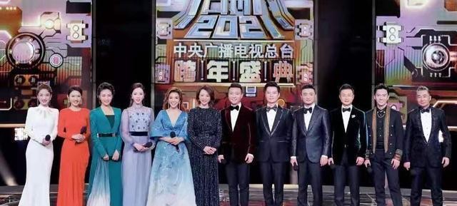 李梓萌央视脸,李梓萌新闻联播造型