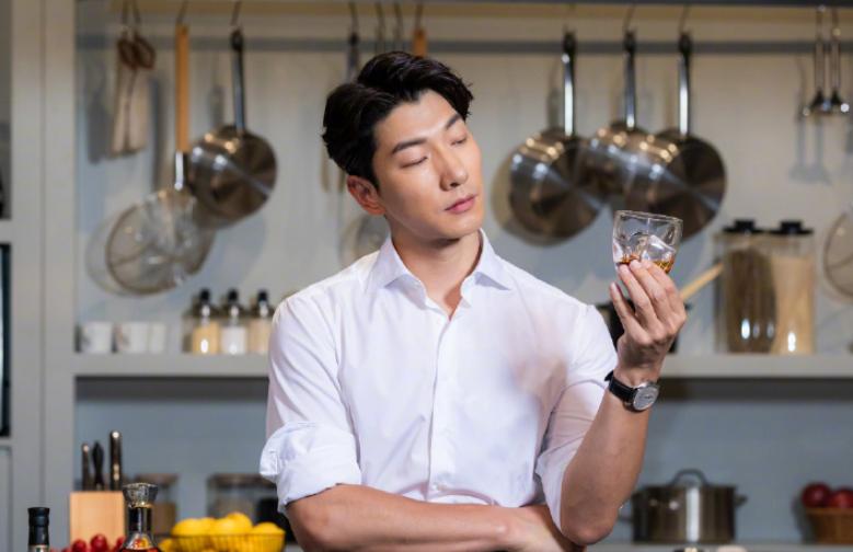 张亮晒腿受伤的视频,张亮受伤