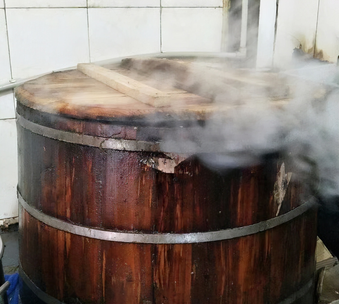 上海松江小镇上的非遗羊肉馆，开了25年还用土法烹制，美味又平价