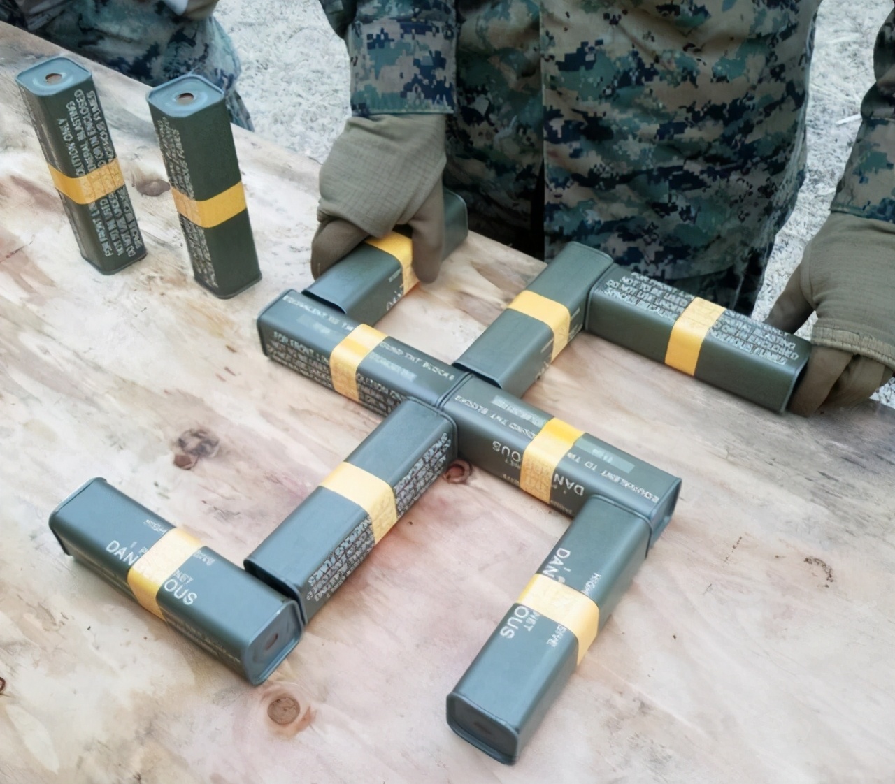 *力暴**文化深深扎根，赤身裸体的美国却一心想着“绊倒”中国