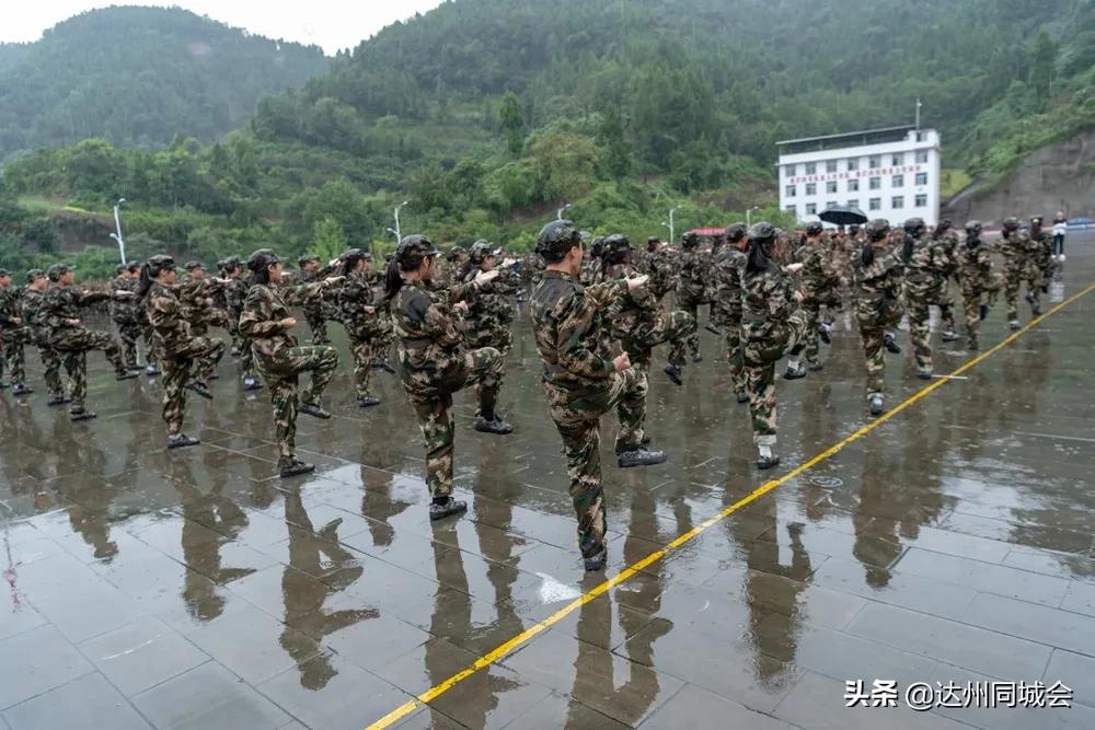 鹏程万里奋今朝，壮士豪情谱新篇！达一中高2021级新生军训完成