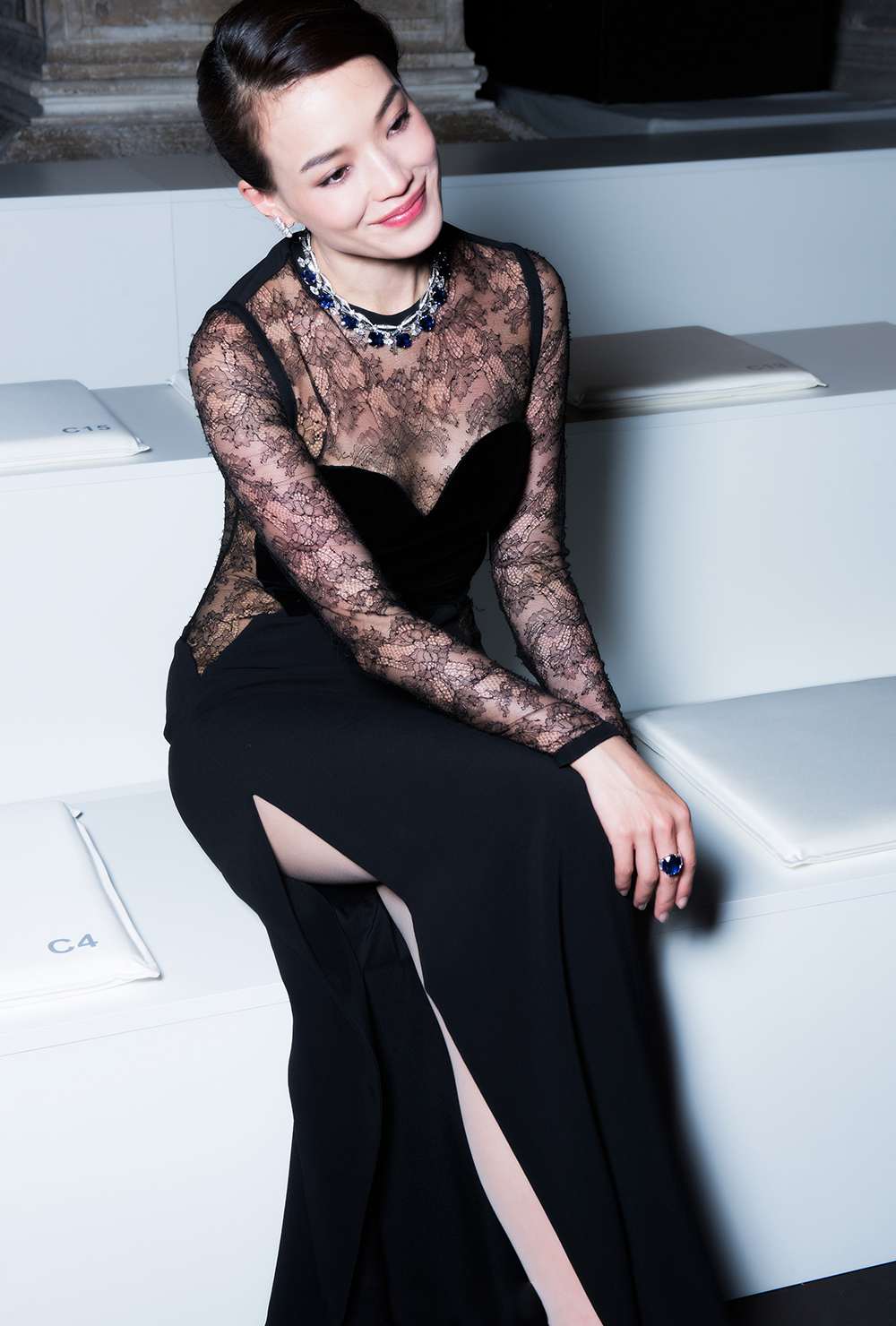 舒淇露腰黑裙造型,舒淇深v黑裙图片