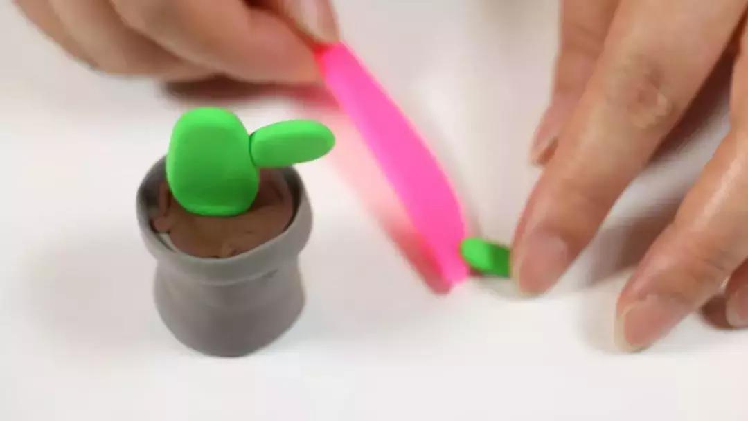 圆形手工制作仙人掌创意废物利用,硬卡纸仙人掌手工制作大全