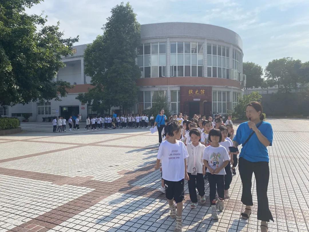 武隆区第二实验小学开学典礼,武隆第二实验小学2016级