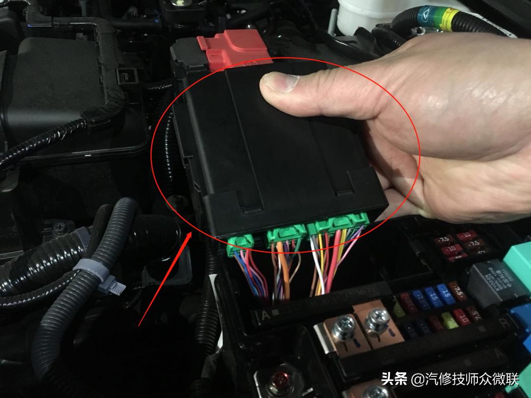 本田显示屏触屏没反应,本田仪表盘异响滋滋的怎么解决