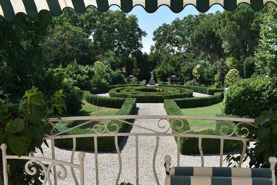 法国酒庄葡萄酒价格暴跌,法国古堡庄园甩卖房子